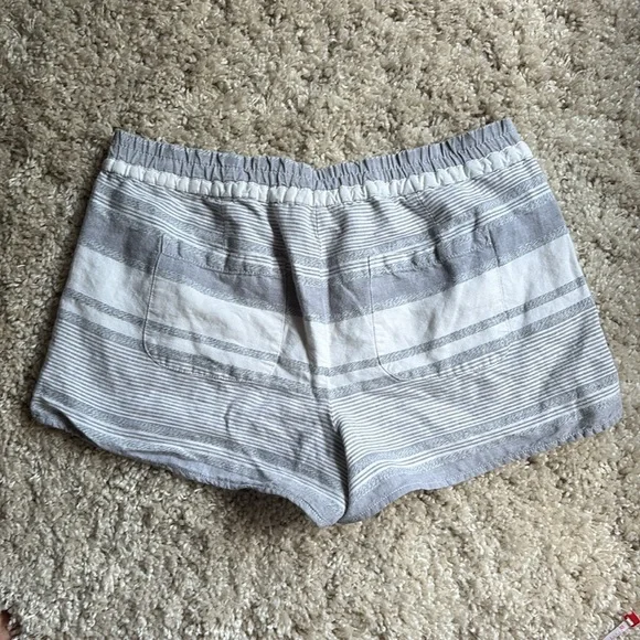 LOFT Gray Linen and cotton shorts - Picture 4 of 6